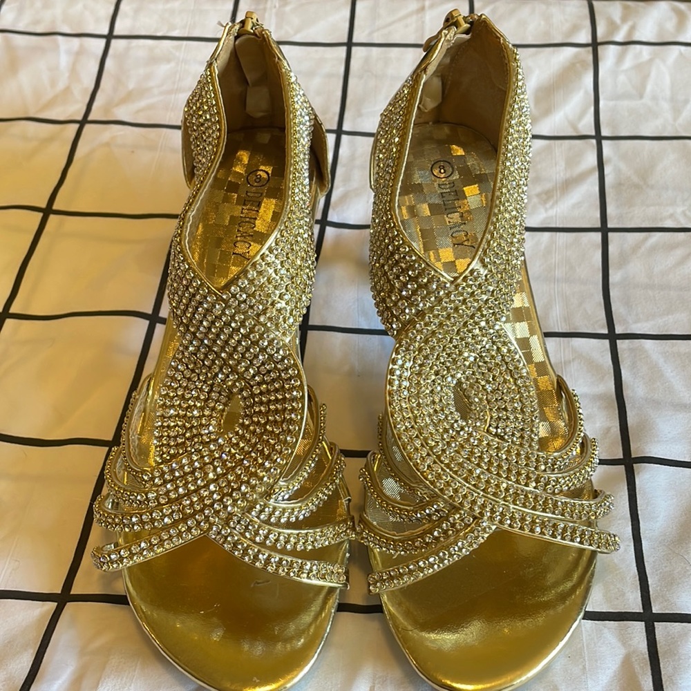 Delicacy high heel size 8